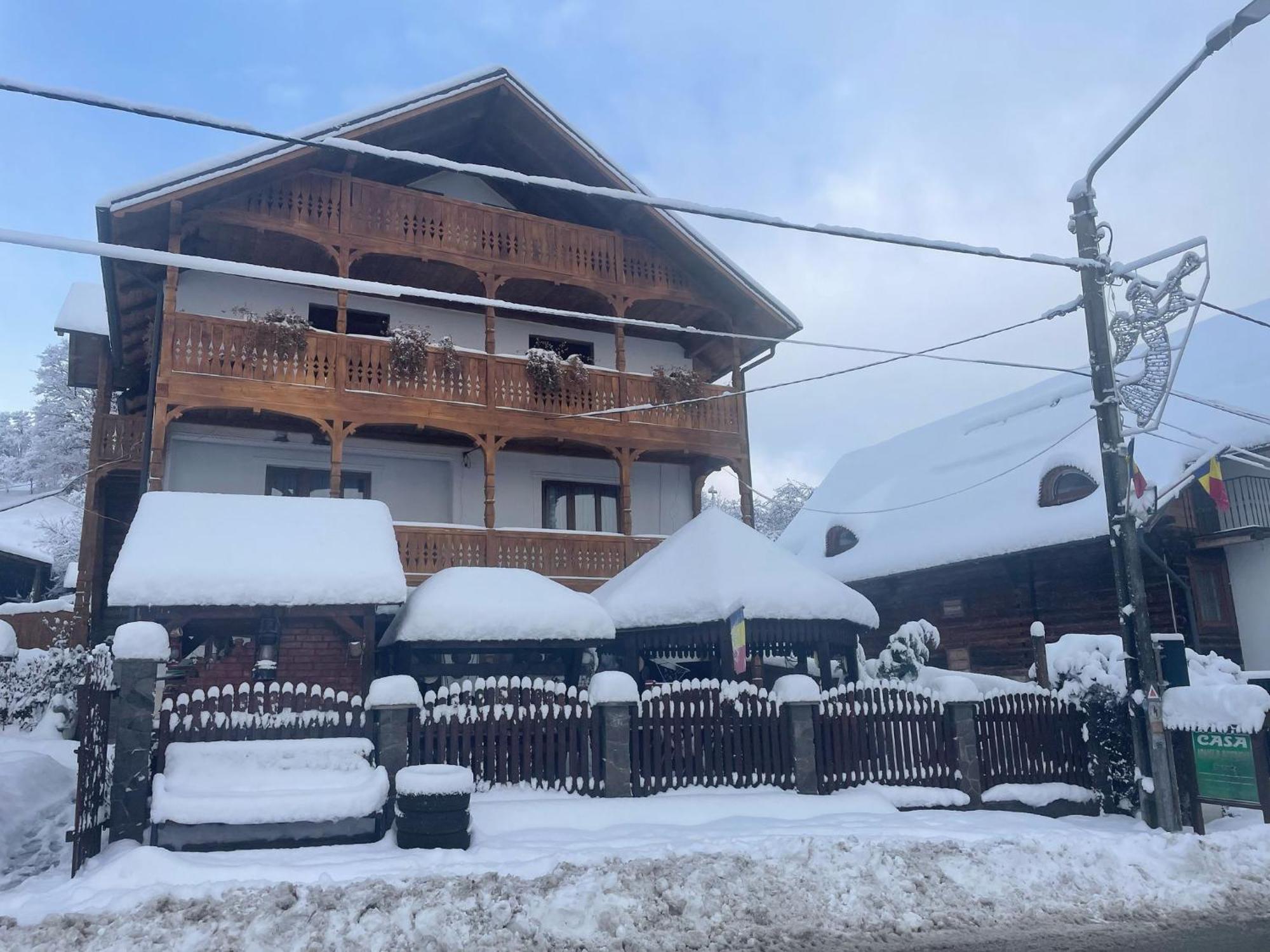 Casa Ionela Petreus Hotel Пойениле Изей Екстериор снимка